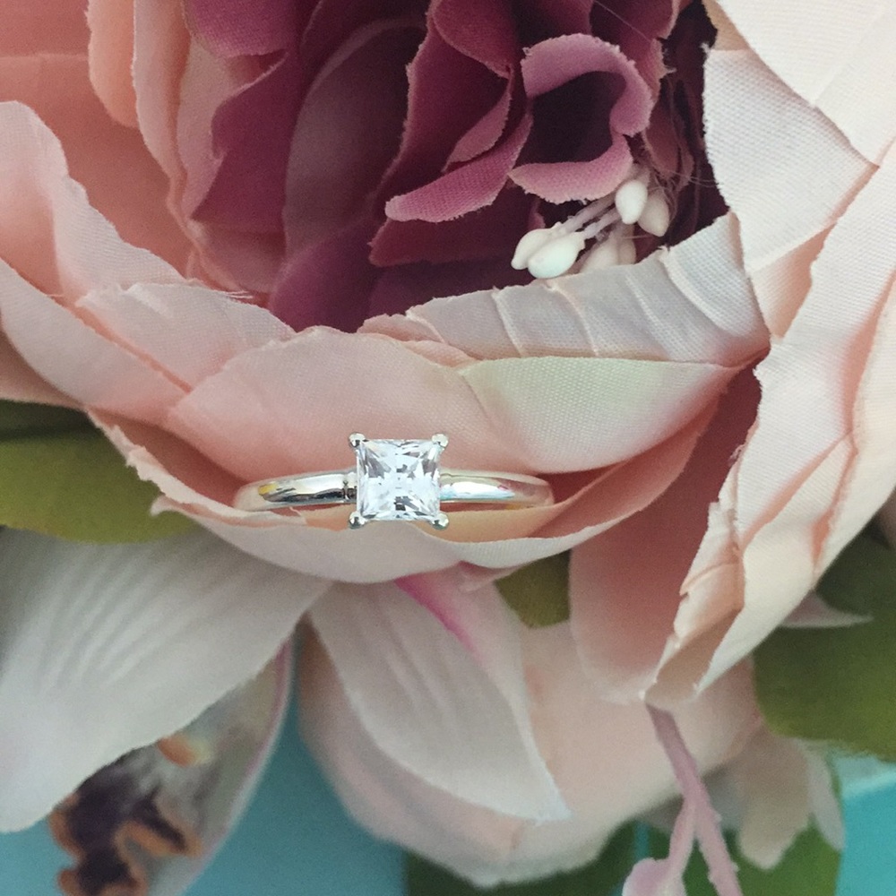Solitaire Ring - Picture 2 of 6